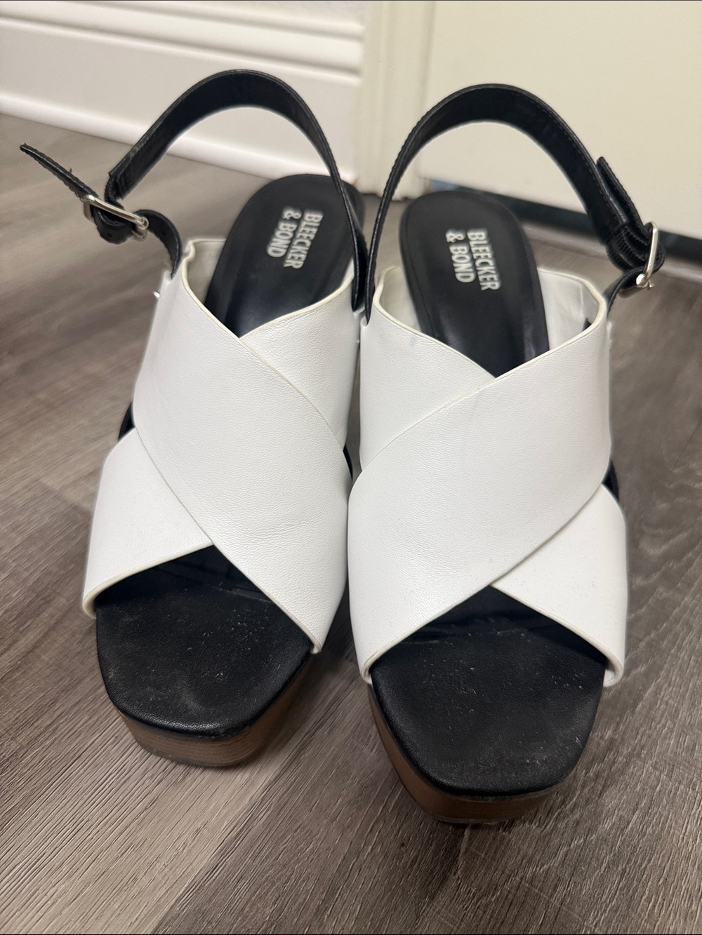 Becker & Bond White Crisscross Platform Sandals with Black Ankle Strap 8.5